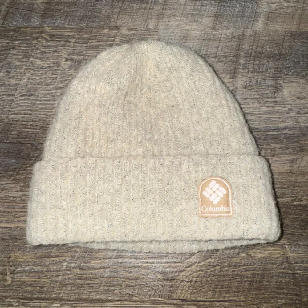 Columbia Womens Beanie Hat Cream Fuzzy Knit Fleece Lined Cuffed Winter OS